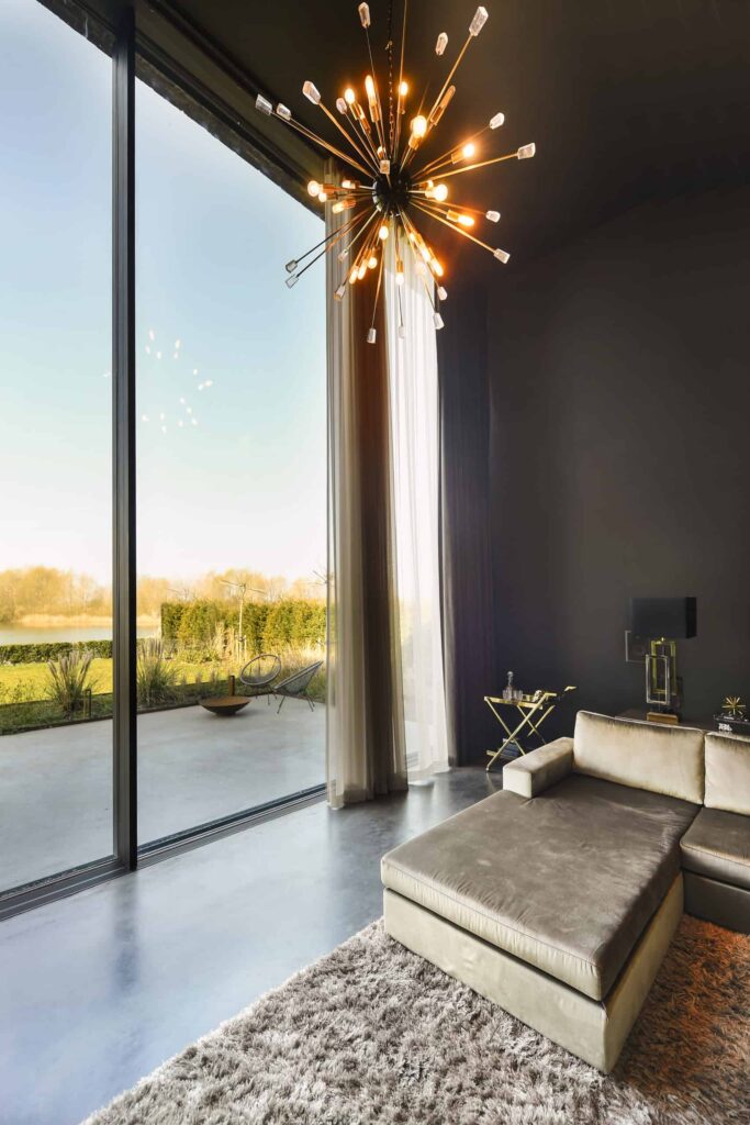 Gevlinderde woonbeton vloer en een gevlinderd betonnen terras in Arnhem