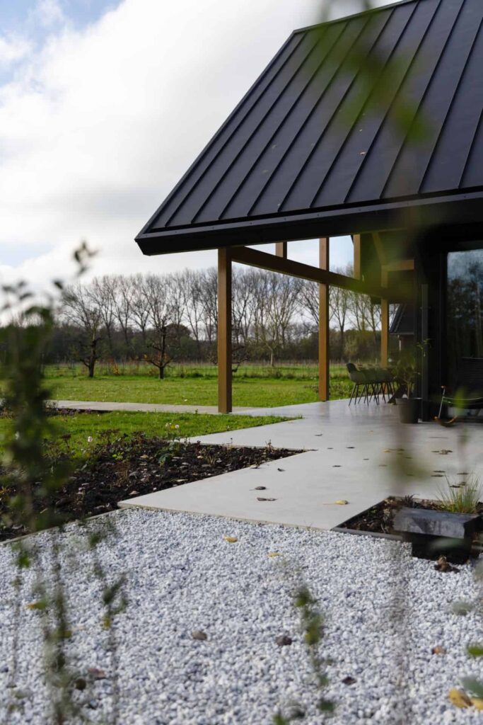 Gevlinderde betonvloer en betonnen terras in Zeist