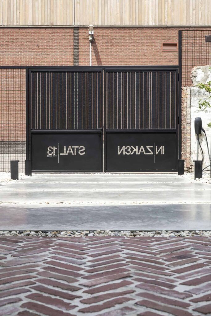 Buiten entree in zaken stale 13