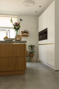 Italiaanse betonlook vloer in de keuken