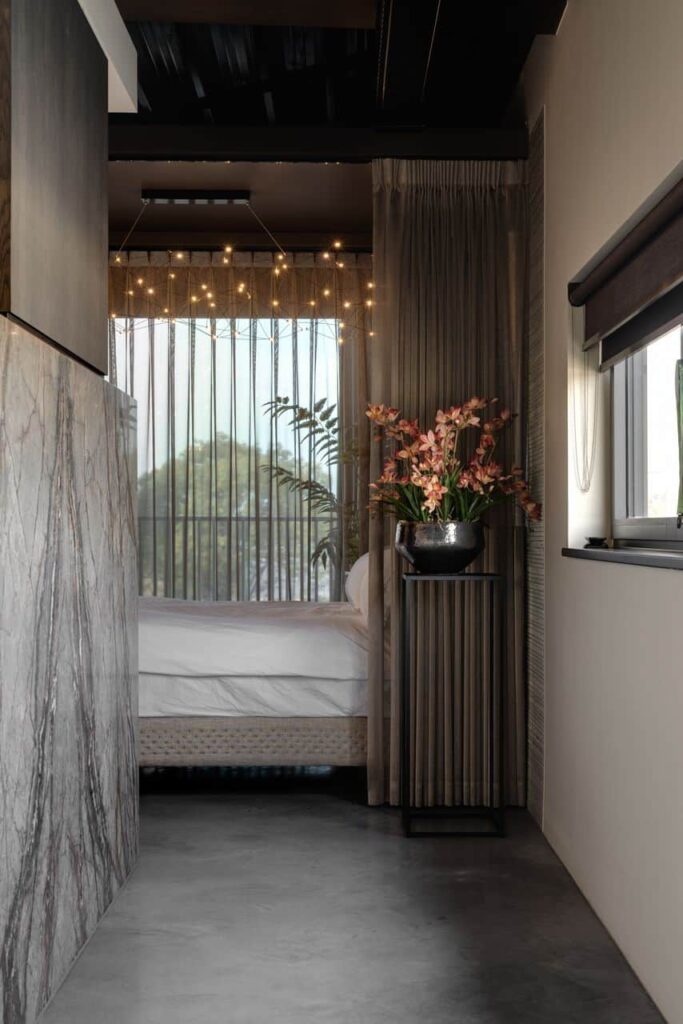 Luxe slaapkamer met gevlinderde woonbetonvloer